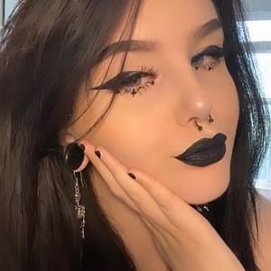 Meet your Posher, Amaris